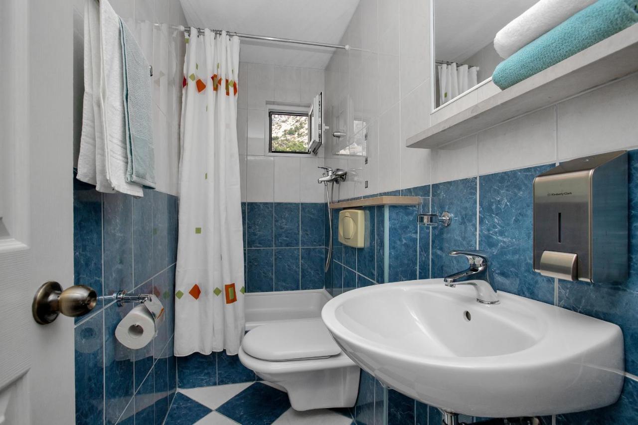Apartments By The Sea Drasnice, Makarska - 2581 Apartment *