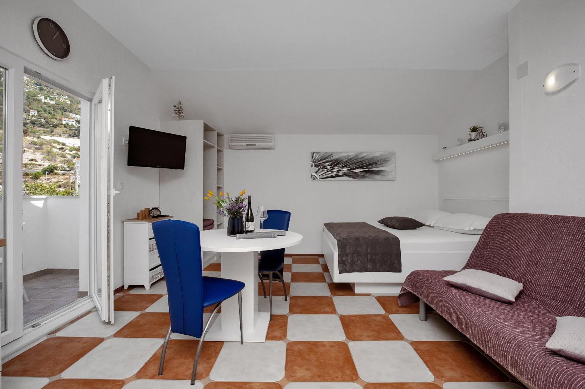 Apartment Apartments By The Sea Drasnice, Makarska - 2581 Drasnice